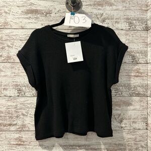 Zenana Outfitters Classic Black Short Sleeve Top